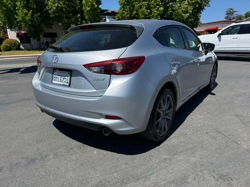 Used 2018 MAZDA MAZDA3 Grand Touring w/ Premium Equipment Package FWD image 8
