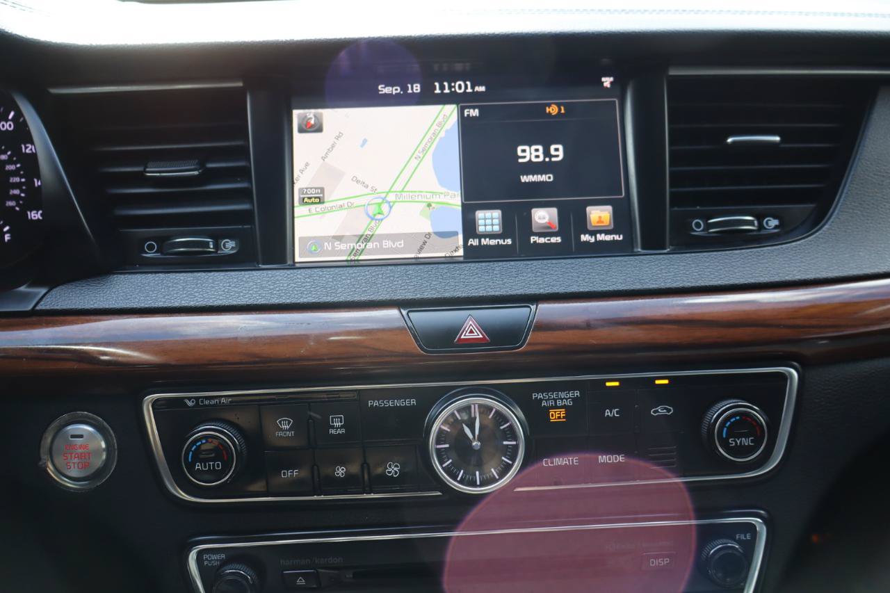 Used 2017 Kia Cadenza Premium w/ Luxury Package FWD image 23
