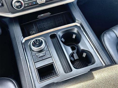 Used 2024 Ford Expedition XLT image 18