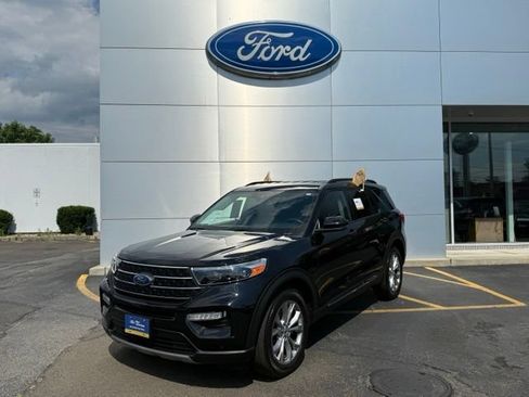 Certified 2023 Ford Explorer XLT w/ Equipment Group 202A AWD/4WD image 2