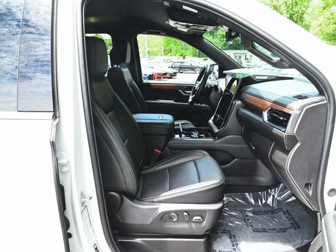 Used 2025 GMC Yukon XL Denali AWD/4WD image 35