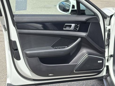 Used 2021 Porsche Panamera 4 image 23
