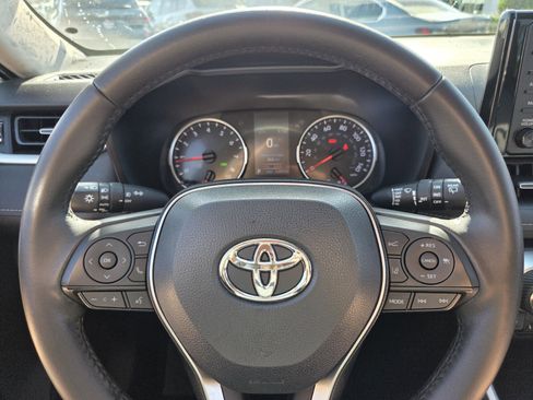 Used 2020 Toyota RAV4 XLE Premium image 26
