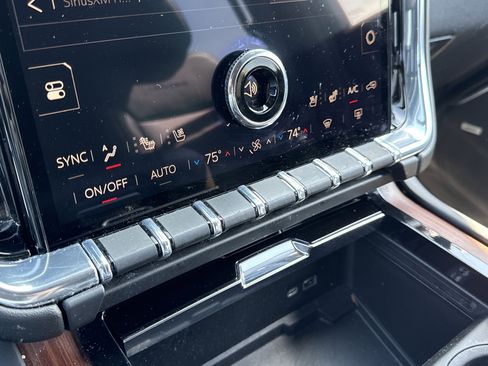 Used 2025 GMC Yukon XL Denali AWD/4WD image 20