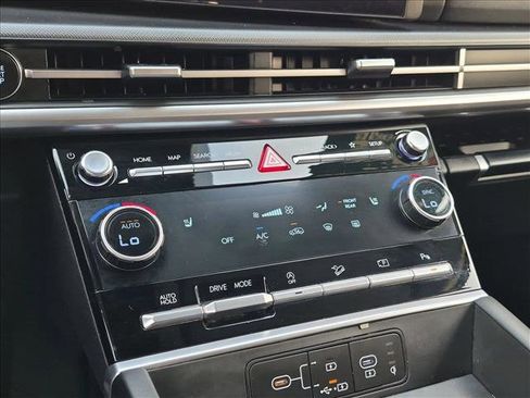 Used 2025 Hyundai Santa Fe SEL FWD image 14