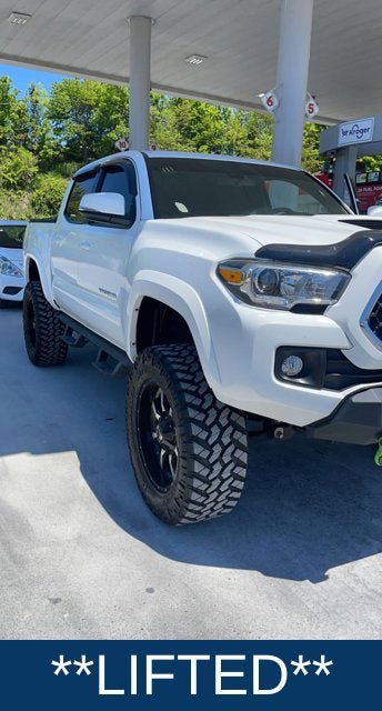Used 2019 Toyota Tacoma TRD Sport AWD/4WD image 5