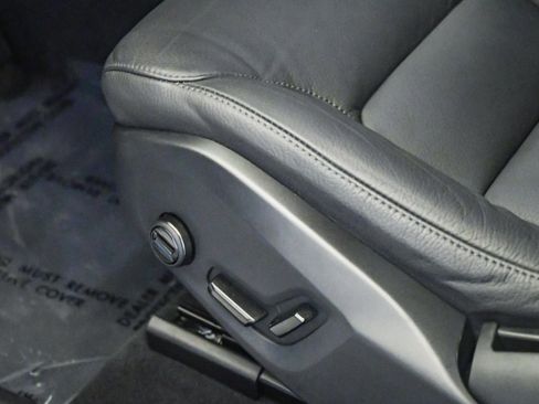 Certified 2025 Volvo XC60 B5 Plus AWD/4WD image 23