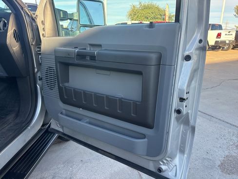 Used 2012 Ford F250 XLT w/ Camper Pkg image 25