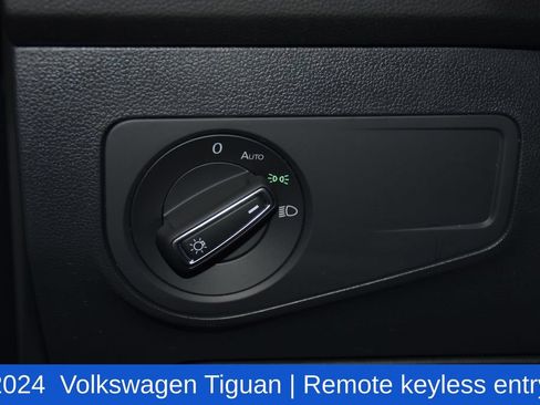 Used 2024 Volkswagen Tiguan SE AWD/4WD image 10