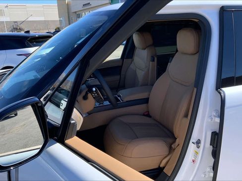 New 2026 Land Rover Range Rover SE image 9