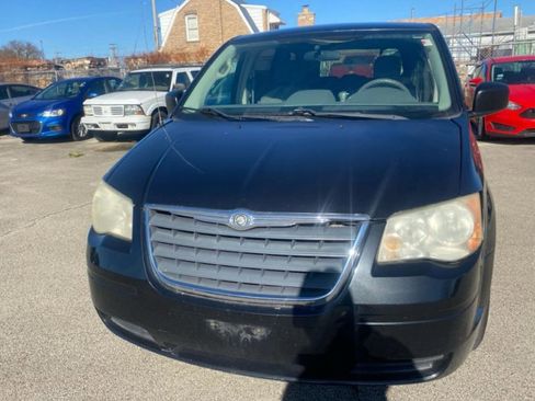 Used 2008 Chrysler Town & Country LX image 2