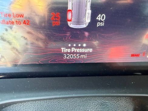 Used 2022 Jeep Grand Cherokee Overland w/ Advanced Protech Group III image 19