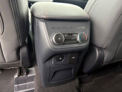 Used 2025 Ford Explorer Active w/ Active Comfort Package AWD/4WD image 36