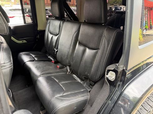 Used 2013 Jeep Wrangler Unlimited Sahara w/ Connectivity Group AWD/4WD image 31