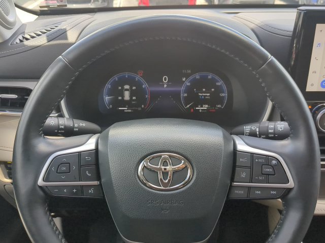 Used 2023 Toyota Highlander Limited FWD image 34