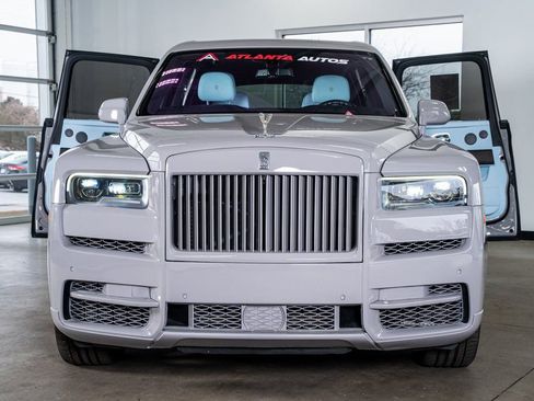 Used 2022 Rolls-Royce Cullinan image 3
