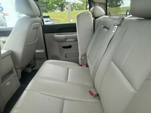 Used 2011 Chevrolet Silverado 2500 LT w/ Interior Plus Package AWD/4WD image 13