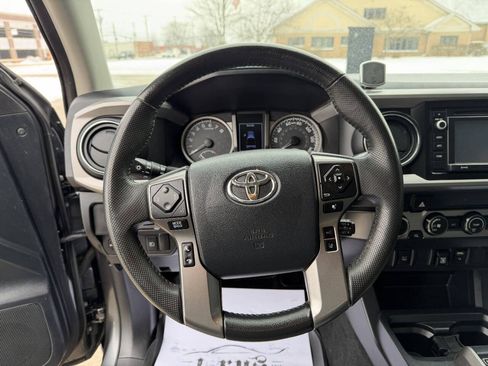Used 2019 Toyota Tacoma SR image 13