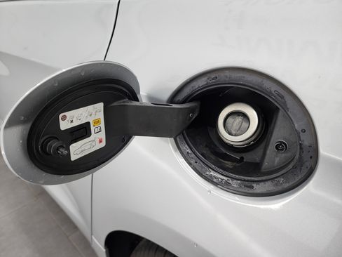 Used 2024 Chrysler Pacifica Touring-L image 31