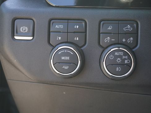 Used 2023 Chevrolet Silverado 1500 High Country AWD/4WD image 16
