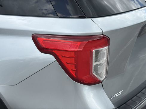 Certified 2022 Ford Explorer XLT w/ Equipment Group 202A RWD image 7