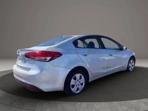 Used 2017 Kia Forte LX FWD image 8