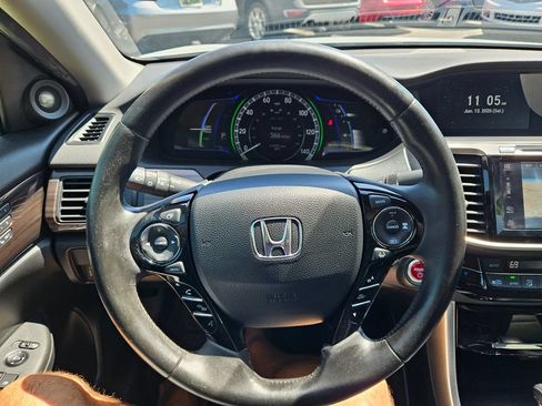 Used 2017 Honda Accord Touring image 12
