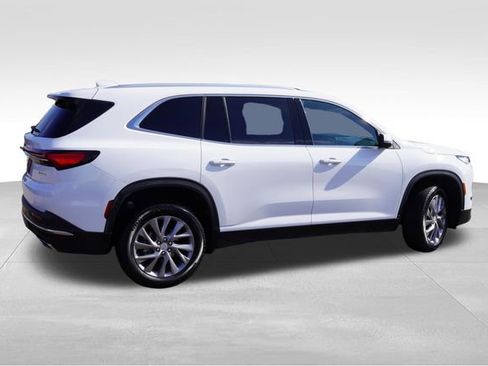 Used 2025 Buick Enclave Preferred image 4