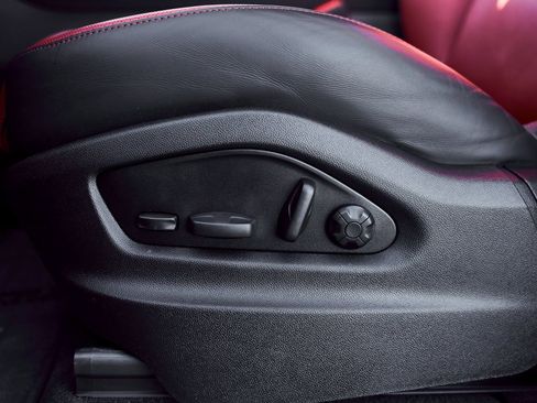 Used 2024 Porsche Cayenne Coupe image 33