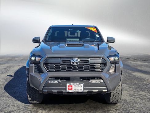 Used 2024 Toyota Tacoma TRD Sport w/ TRD Sport Premium Package image 8