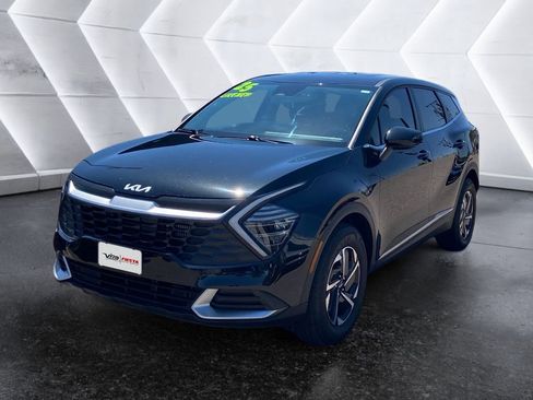 Used 2025 Kia Sportage LX AWD/4WD image 3