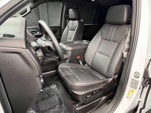 Used 2024 Chevrolet Suburban RST w/ Luxury Package image 3