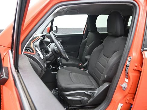 Used 2018 Jeep Renegade Latitude w/ Cold Weather Group image 25