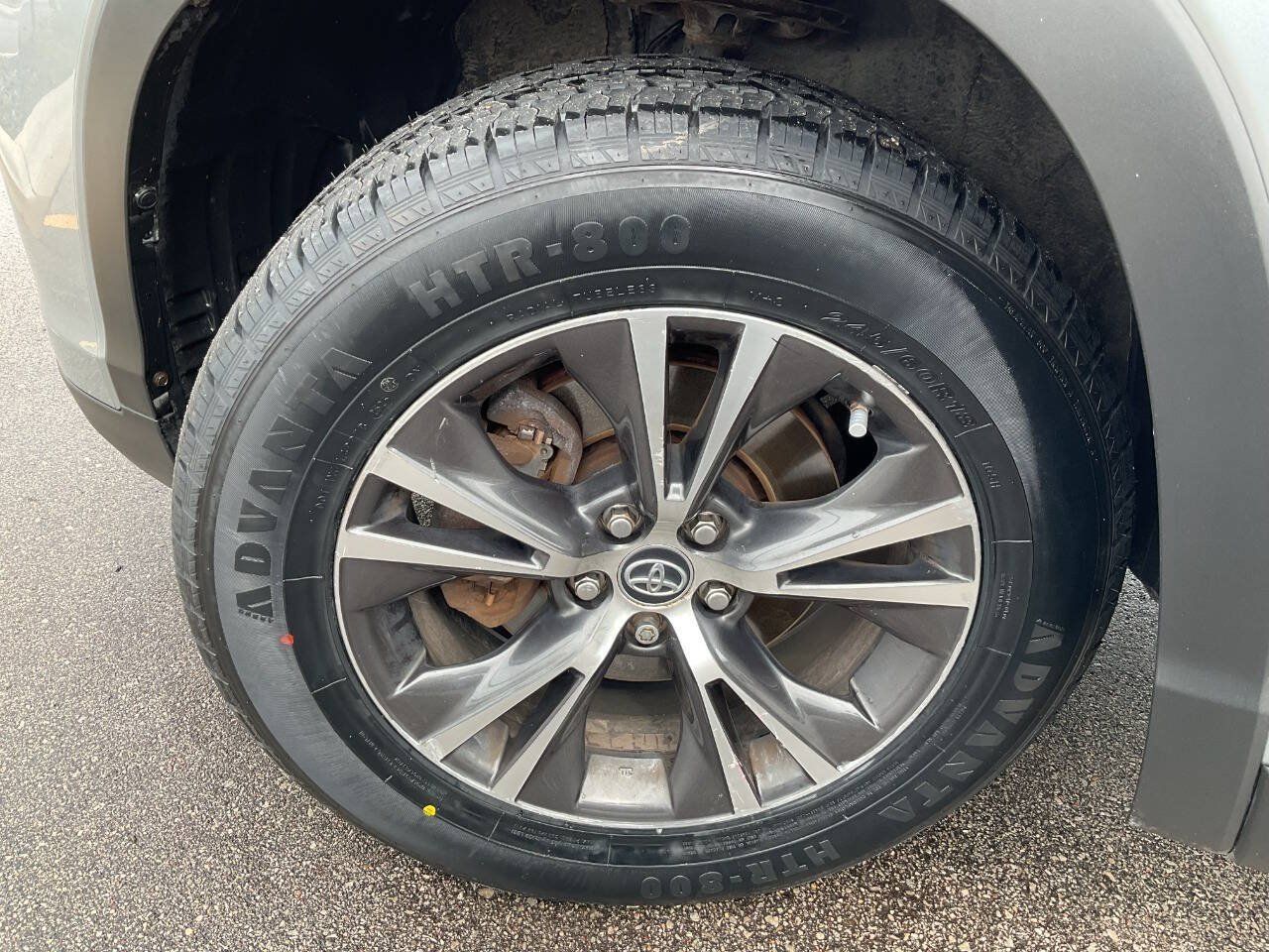 Used 2019 Toyota Highlander LE FWD image 45