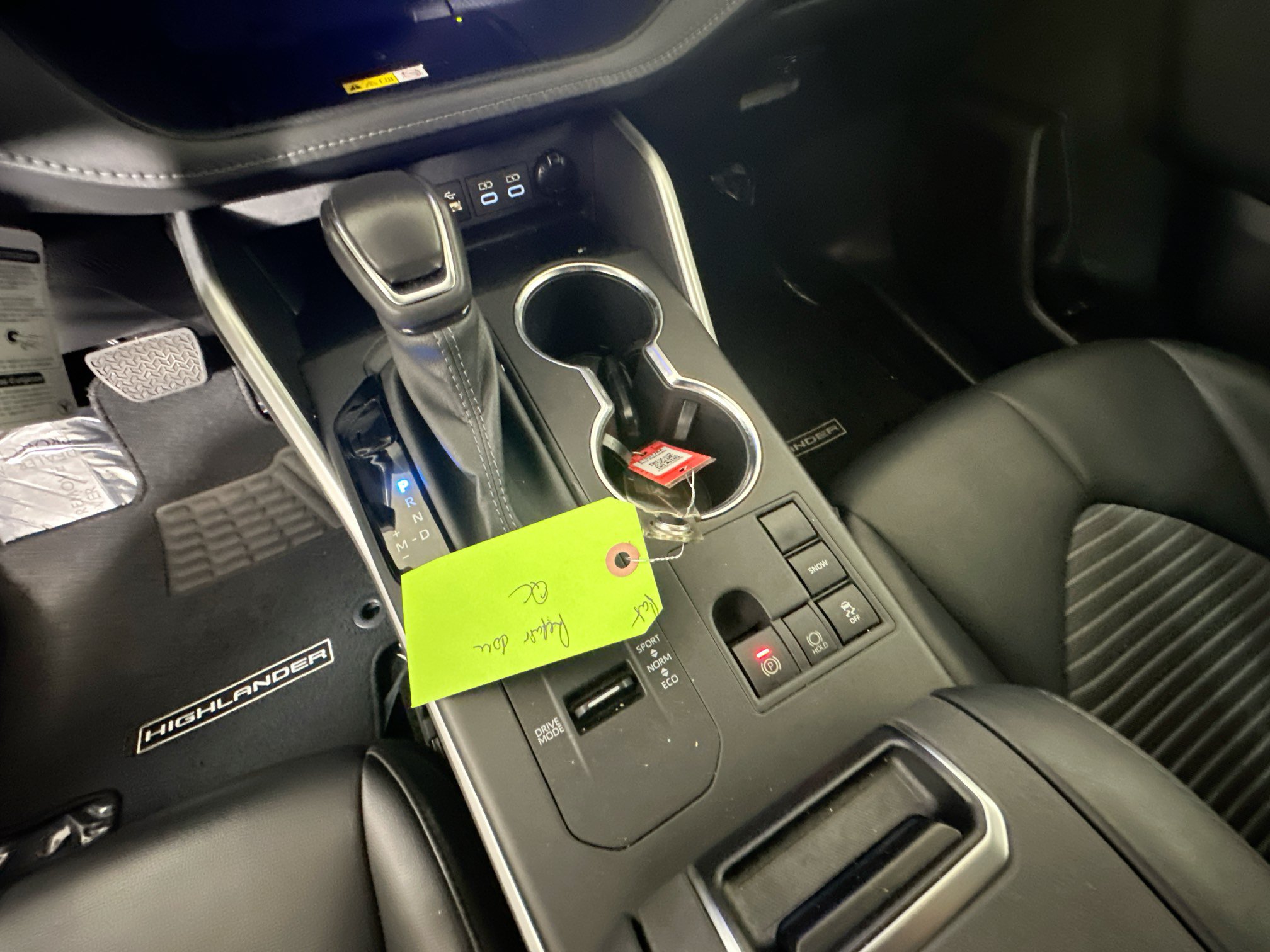 Used 2024 Toyota Highlander XSE FWD image 22
