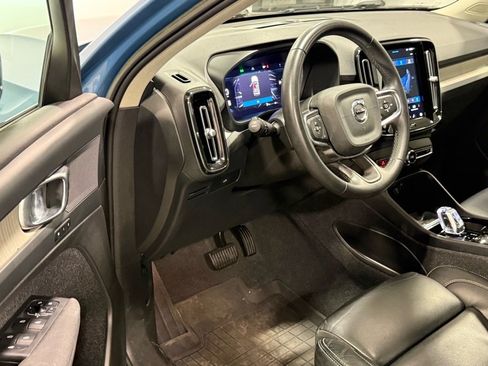 Used 2023 Volvo XC40 B5 Plus w/ Protection Package Premier image 10