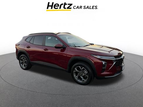 Used 2025 Chevrolet Trax LT image 1