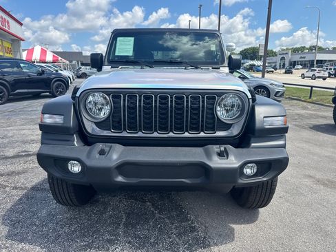 Used 2025 Jeep Wrangler Unlimited Sport AWD/4WD image 2