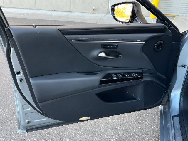 Used 2025 Lexus ES 350 w/ Premium Package FWD image 26
