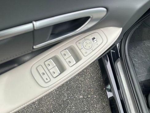 New 2025 Hyundai Sonata Limited image 11