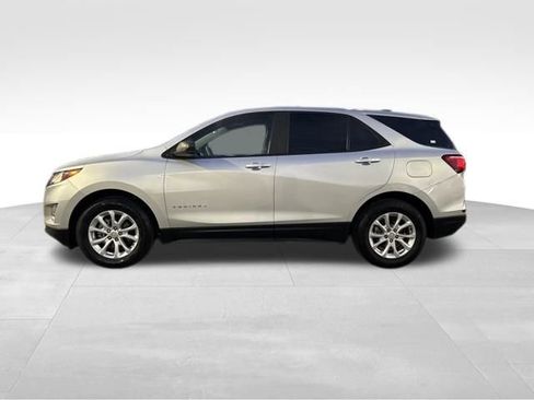 Used 2021 Chevrolet Equinox LS w/ LS Convenience Package image 2