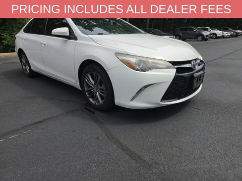 Used 2015 Toyota Camry SE FWD image 1