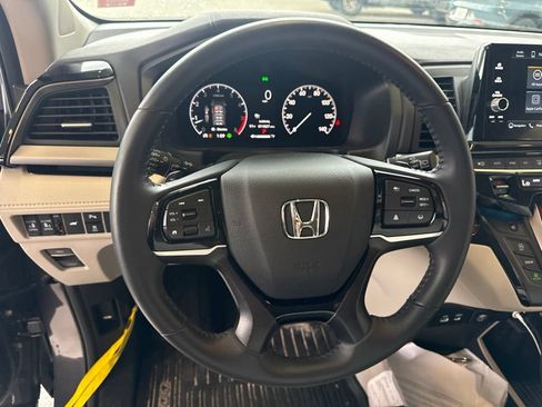 Used 2025 Honda Odyssey Touring image 4