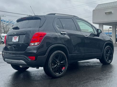 Used 2019 Chevrolet Trax LT w/ Sun & Sound Package AWD/4WD image 3