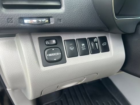 Used 2012 Toyota Highlander Limited image 10