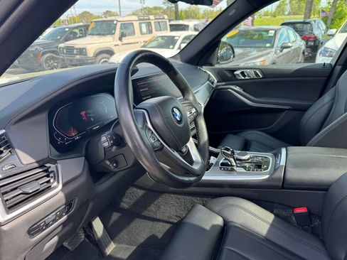 Used 2022 BMW X5 xDrive40i w/ Parking Assistance Package AWD/4WD image 25