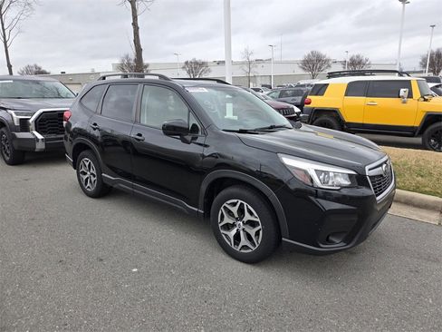 Used 2019 Subaru Forester Premium image 3