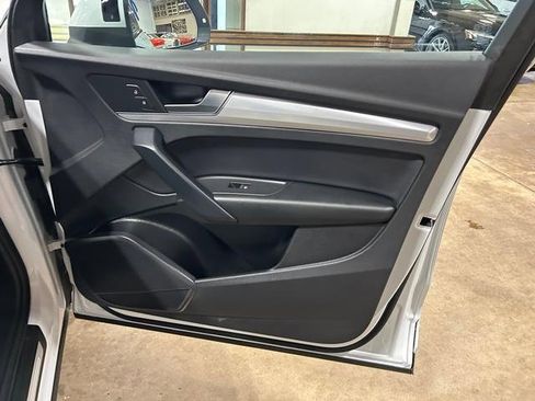 Certified 2025 Audi Q5 2.0T Premium w/ Convenience Plus Package image 24