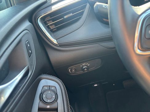 Used 2025 Buick Encore GX Preferred image 32