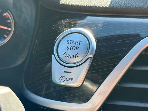 Used 2019 BMW 750i xDrive w/ M Sport Package image 39